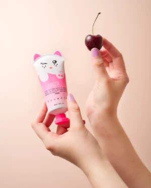 Creme_main_Cerise